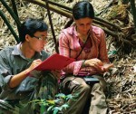 Marta Bernardes und Cuong The Pham während ihrer Untersuchungen im Naturschutzgebiet Tay Yen Tu im Jahr 2010; Foto: D. Karbe